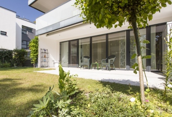 Apartment with garden Eden