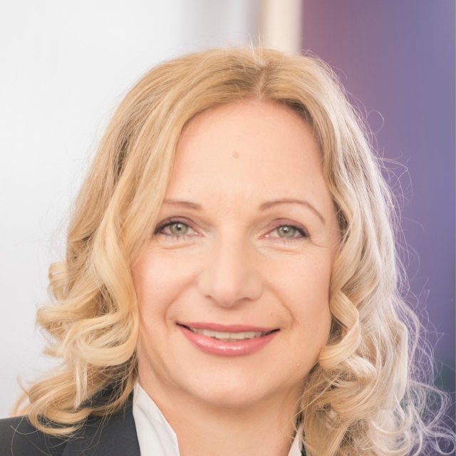 Mag. jur. Corinna Karatzounis-Auer 